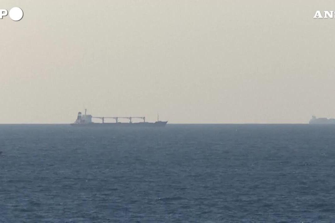 La prima nave ucraina con il carico di grano raggiunge la costa turca