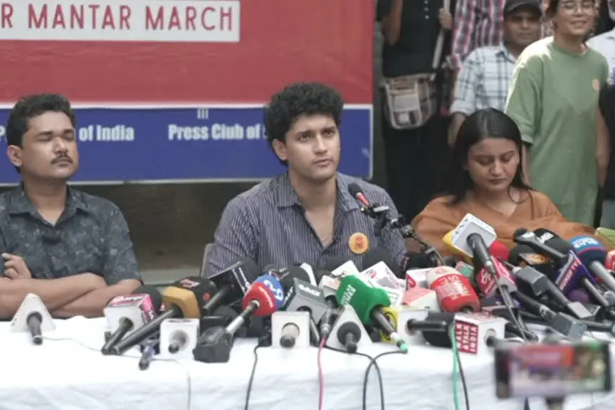 India, Partito Scarafaggi: "Mandiamo via capo Commissione elettorale"