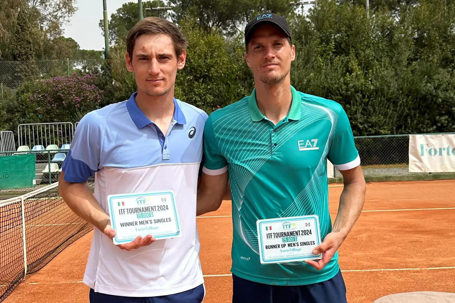Il vincitore Valentin Royer e il finalista Nino Serdarusic (Foto Forte Village Sports Academy)