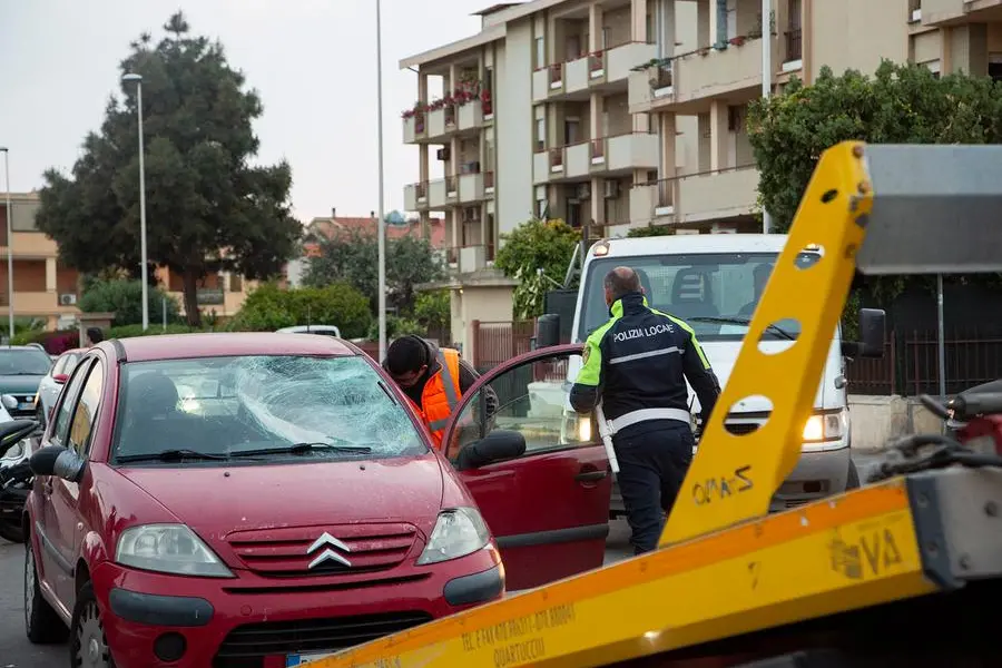 Incidente stradale in via San Benedetto a Quartu (foto L'Unione Sarda-Messina)