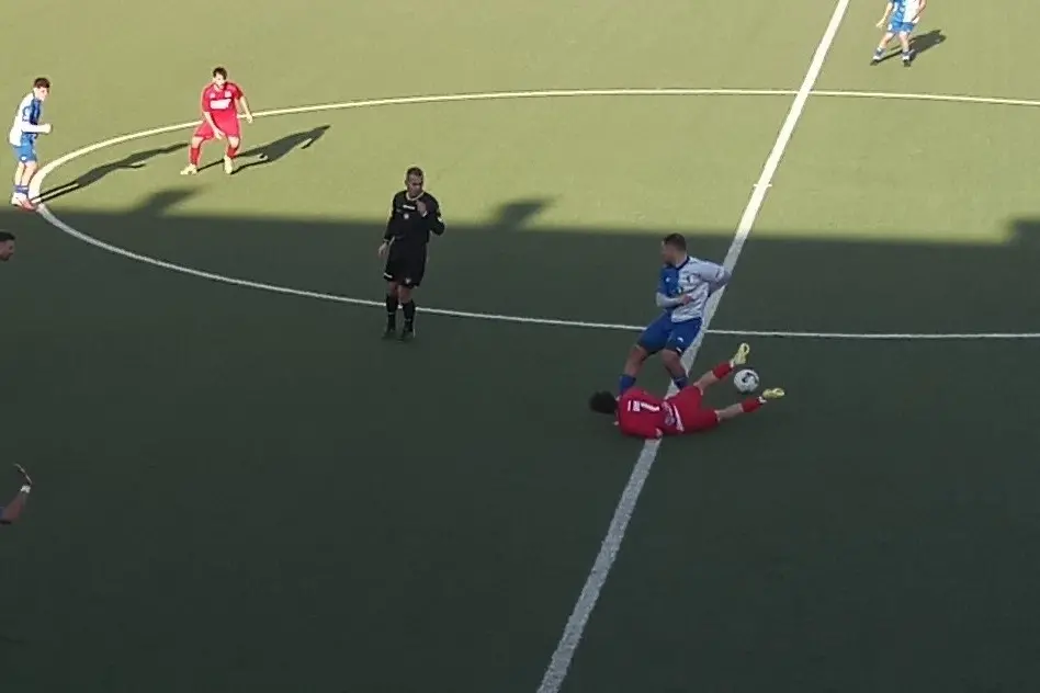 Una fase della gara tra Lauras e Ploaghe (G. Pischedda)