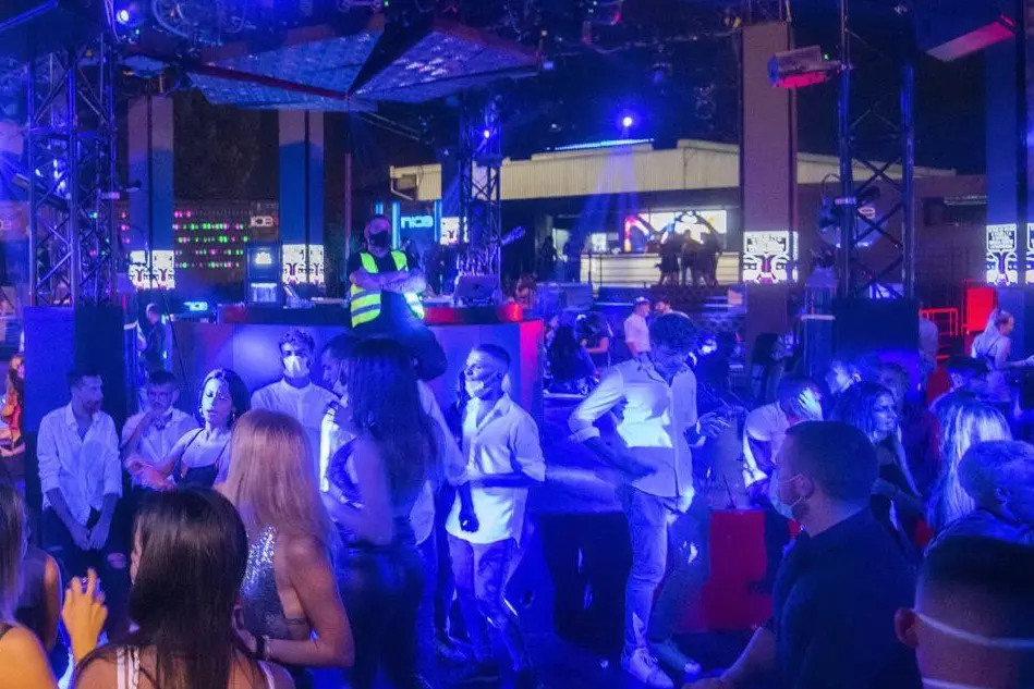 Una discoteca (foto Ansa/Epa)