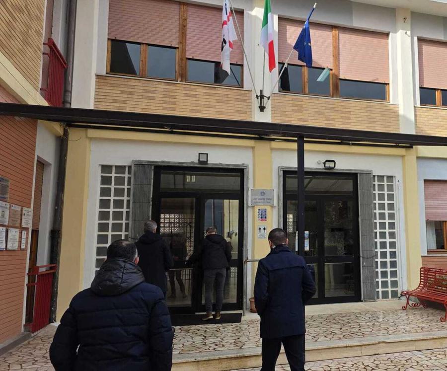 Ascensore bloccato al “Piga” da due anni: protesta la preside