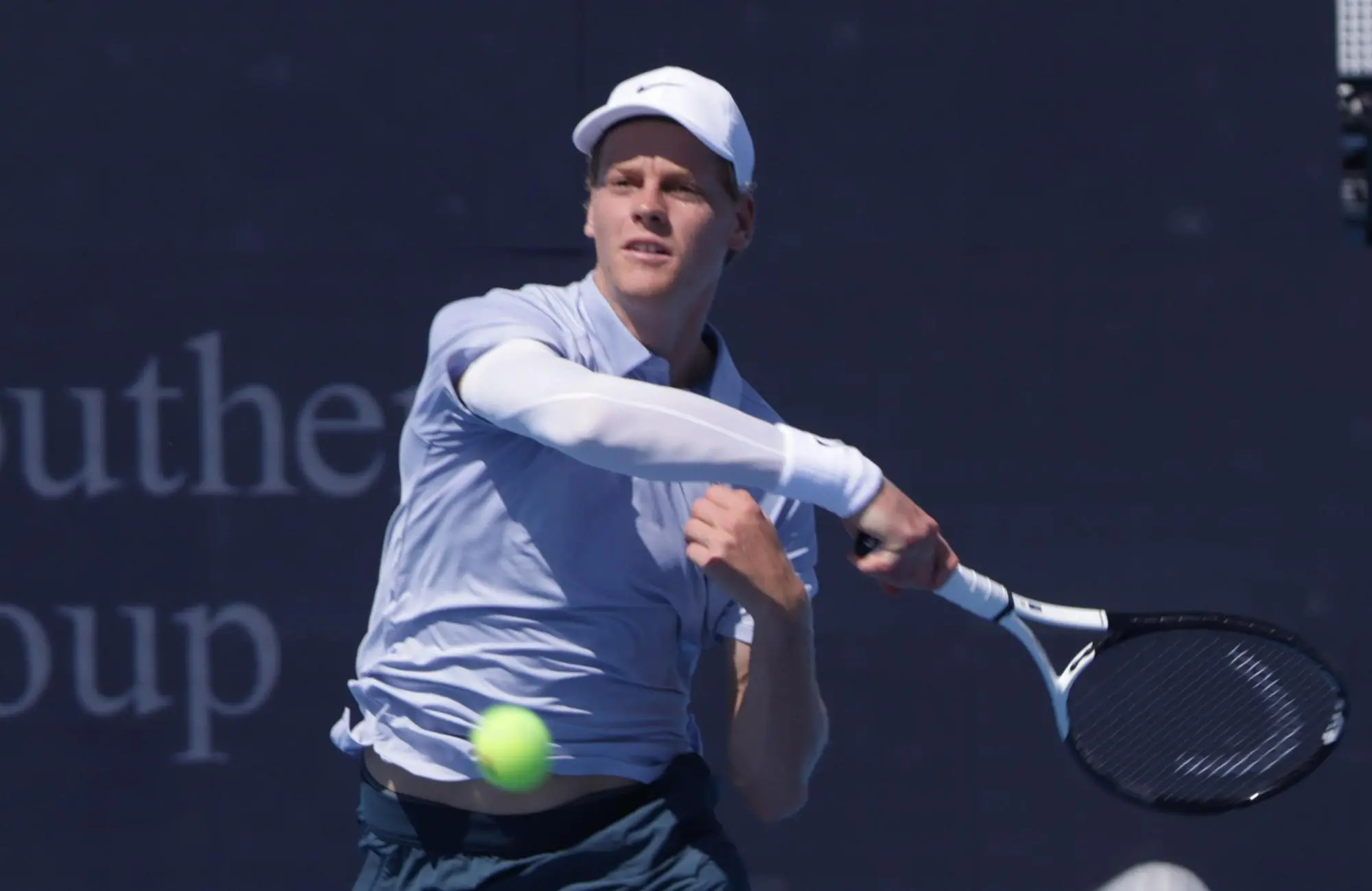 epa12308668 Jannik Sinner of Italy in action against Carlos Alcaraz of Spain during the Men's Final of the Cincinnati Open tournament at the Lindner Family Tennis Center in Mason, Ohio, USA, 18 August 2025. EPA/MARK LYONS