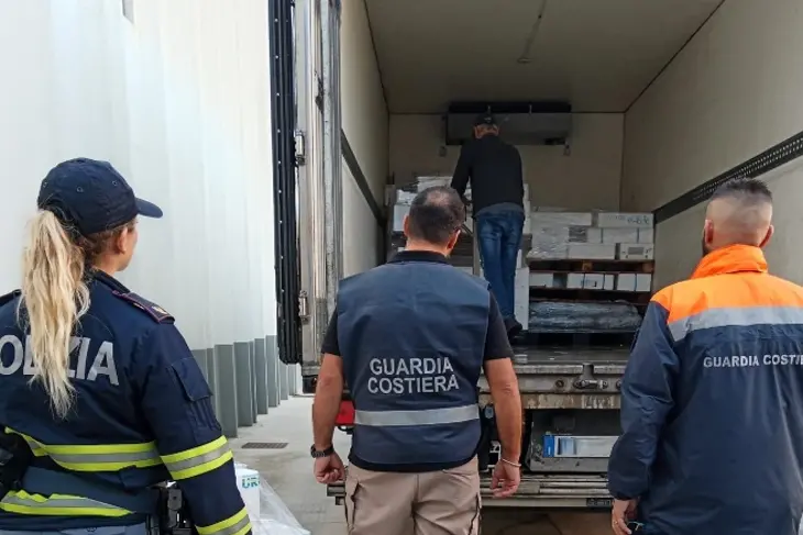 Olbia, maxi sequestro di pesce non tracciato