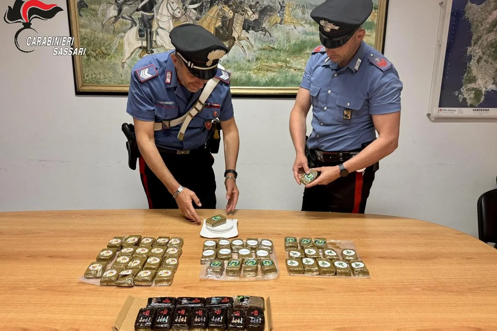 La droga sequestrata ad Arzachena (foto carabinieri)