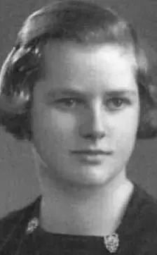 La Lady di ferro a 13 anni (foto Ansa e Wikipedia)