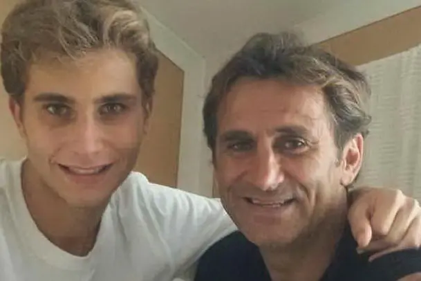 Alex Zanardi con il figlio Niccolò (foto Facebook)