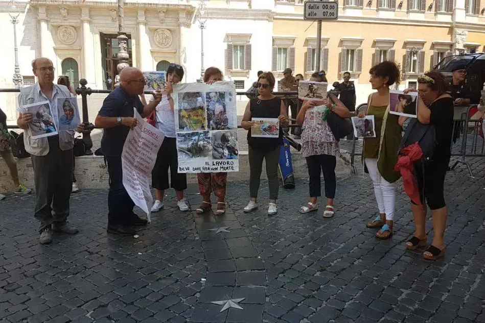 La recente iniziativa di alcune associazioni antimilitariste davanti a Montecitorio