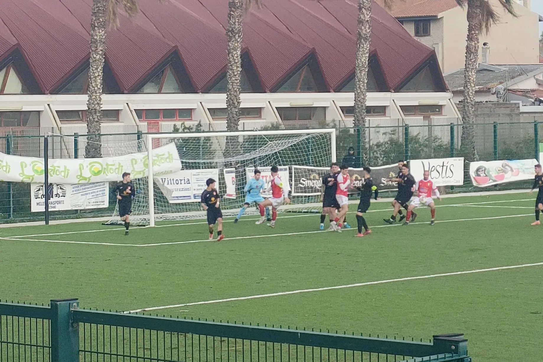 Un'azione della Tharros nella sfida contro il Samugheo (foto di Giacomo Pala)
