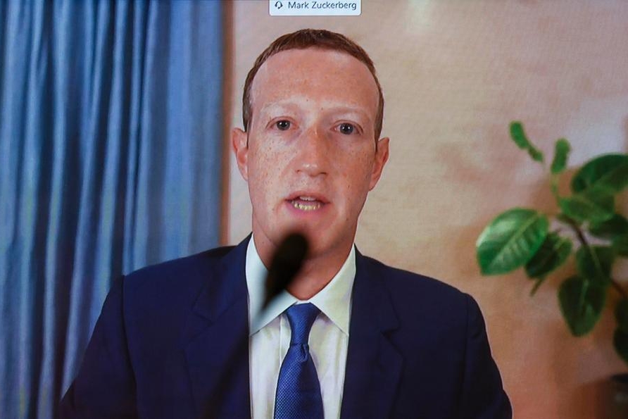 Facebook, Zuckerberg replica alla “talpa” Frances Haugen: “Accuse illogiche”
