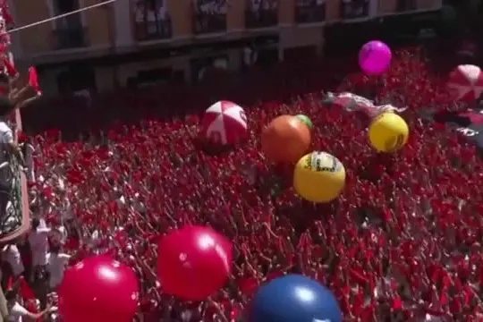 A Pamplona il "chupinazo" dà il via alla festa di San Firmino