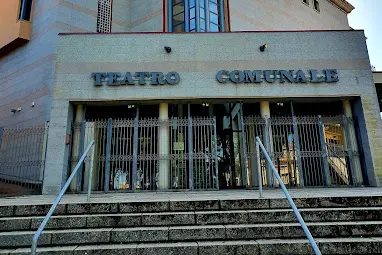 Il teatro Comunale a Sassari (foto da Google)