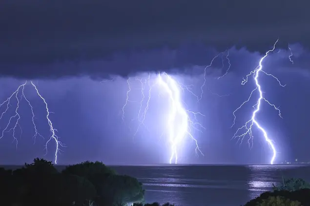 Temporale sul Golfo di Cagliari (foto Lorenzo Busilacchi)