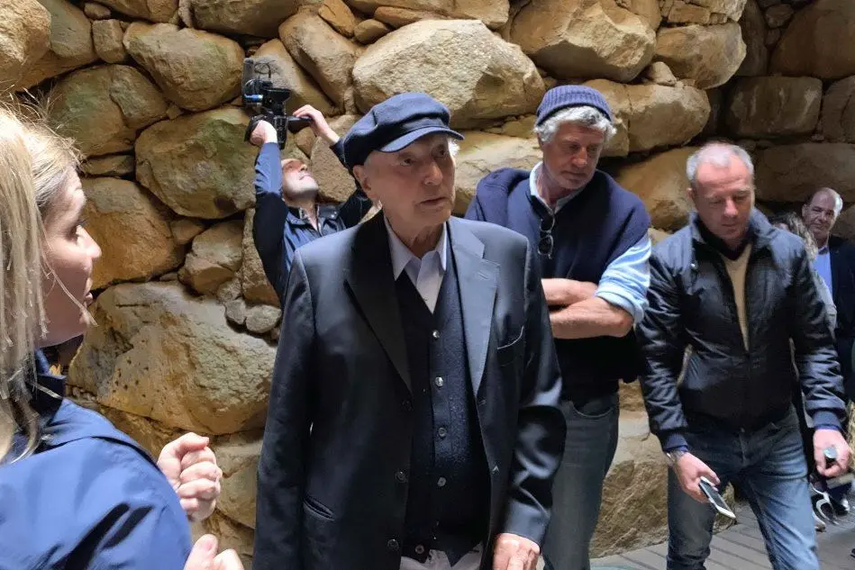 Piero Angela al villaggio La Prisgionia (foto L'Unione Sarda - Chiodino)