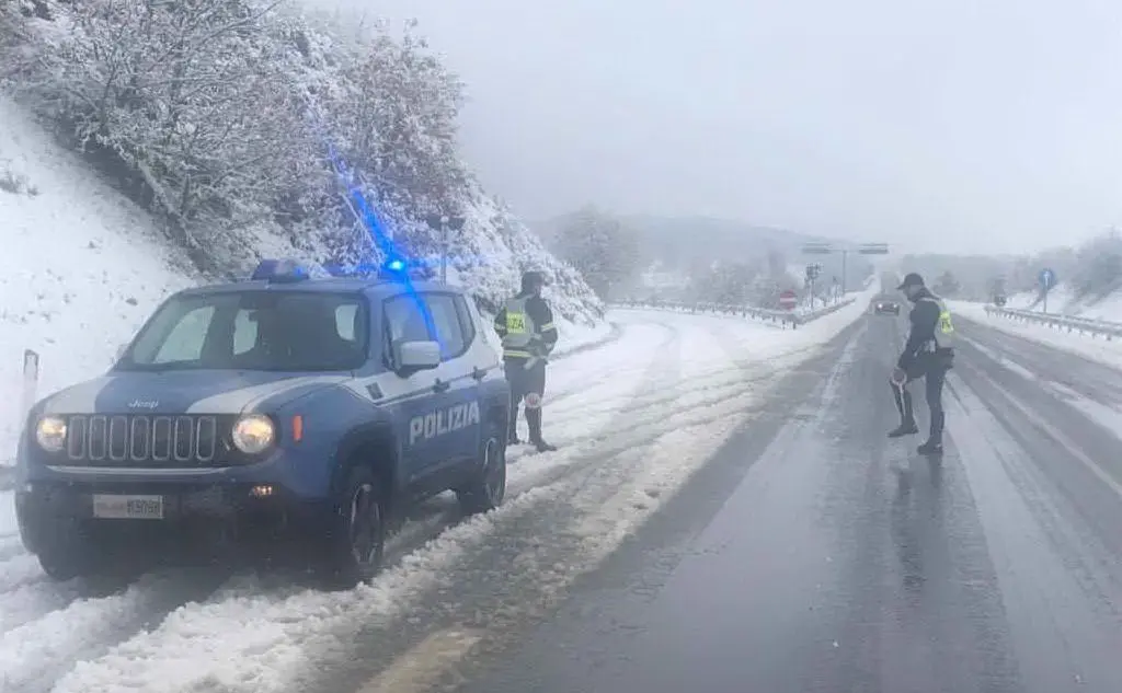 Ancora neve sulle strade del centro Sardegna