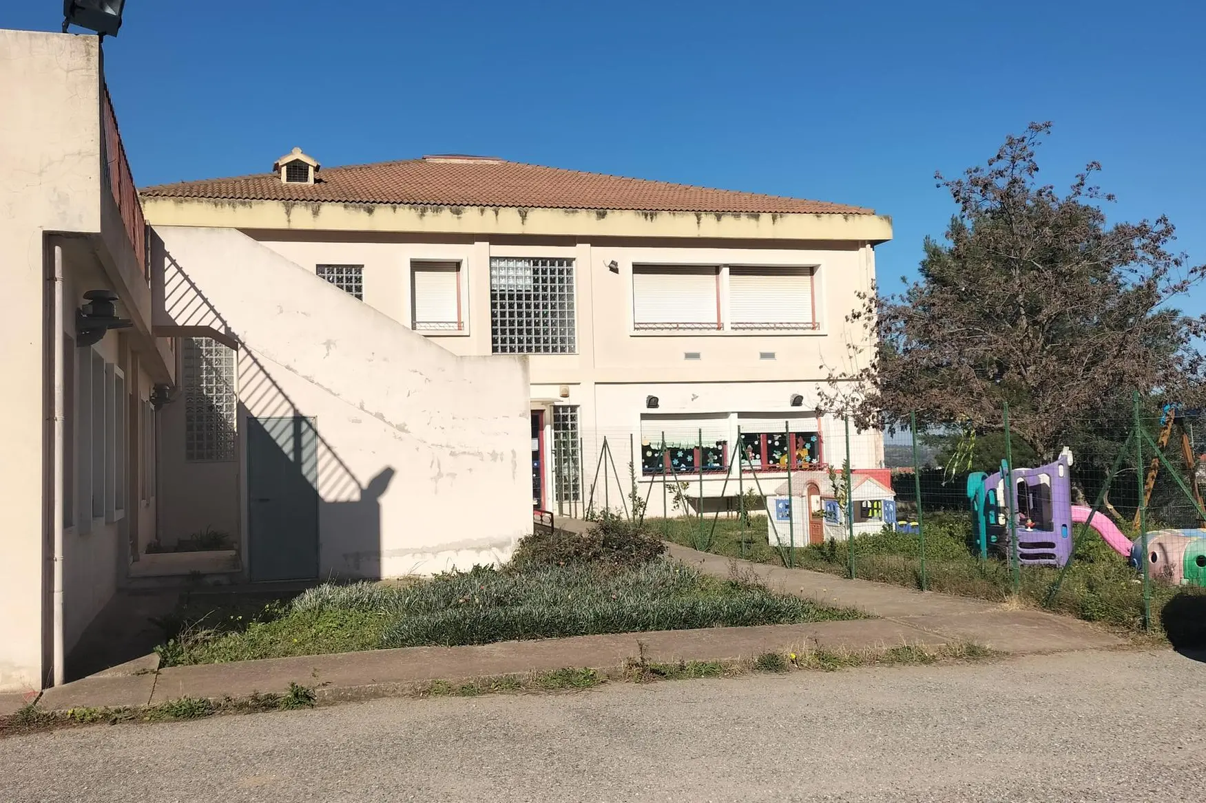 Le scuole elementari di Barbusi (foto Scano)