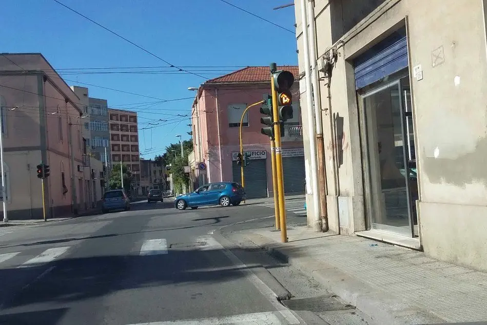 Il semaforo in via Cagliari