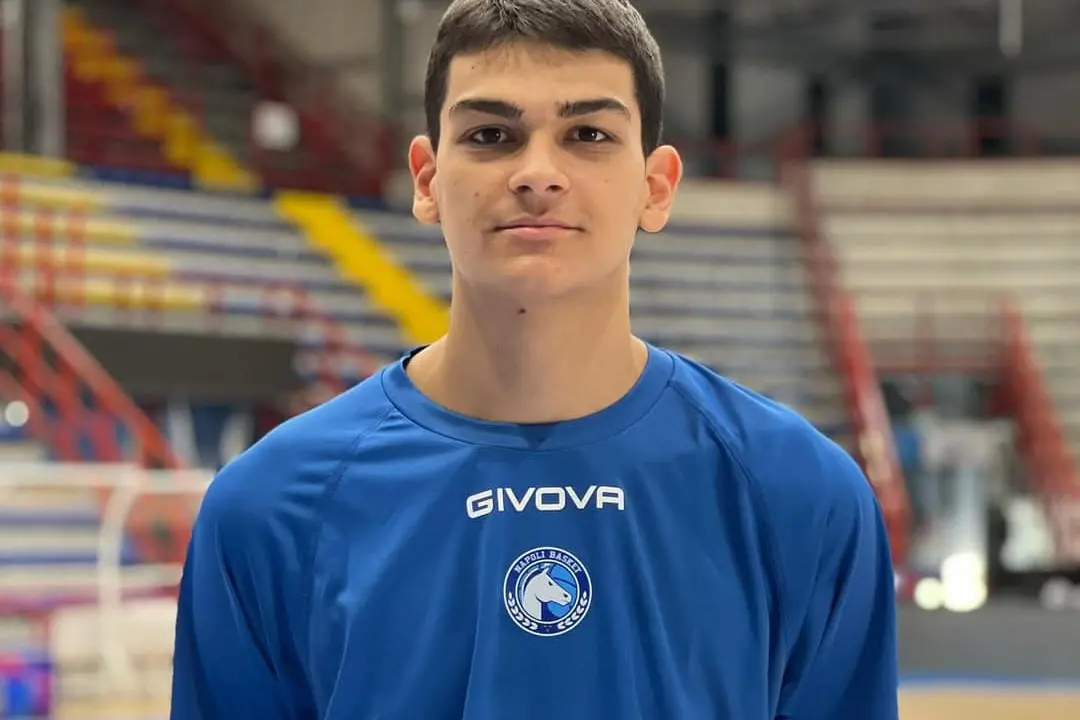 Thomas Acunzo con la maglia del Napoli Basket