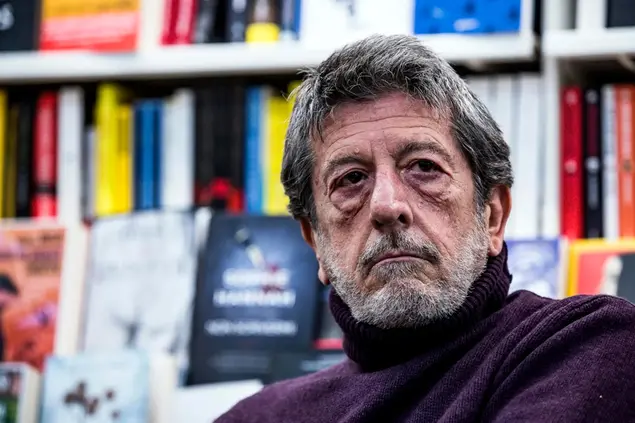 Il giornalista Andrea Purgatori, durante la presentazione del libro su Emanuela Orlandi 'La ragazza scomparsa' di Giancarlo Capaldo presso la Libreria Libraccio, Roma, 17 novembre 2021. ANSA/ANGELO CARCONI