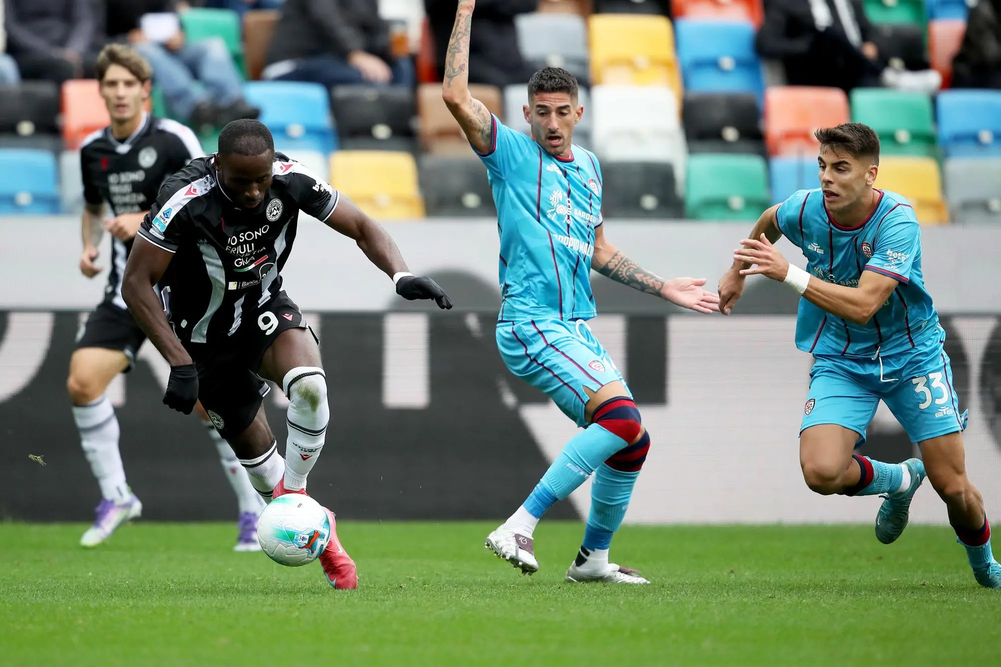Un'azione di Udinese-Cagliari (Ansa)