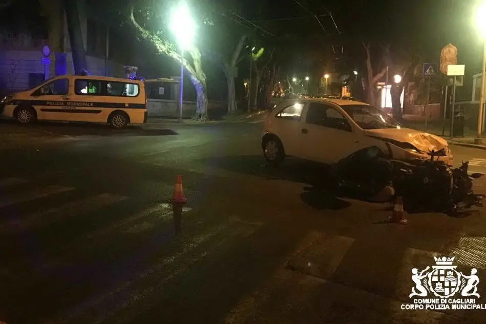 Lo scontro (foto Municipale Cagliari)