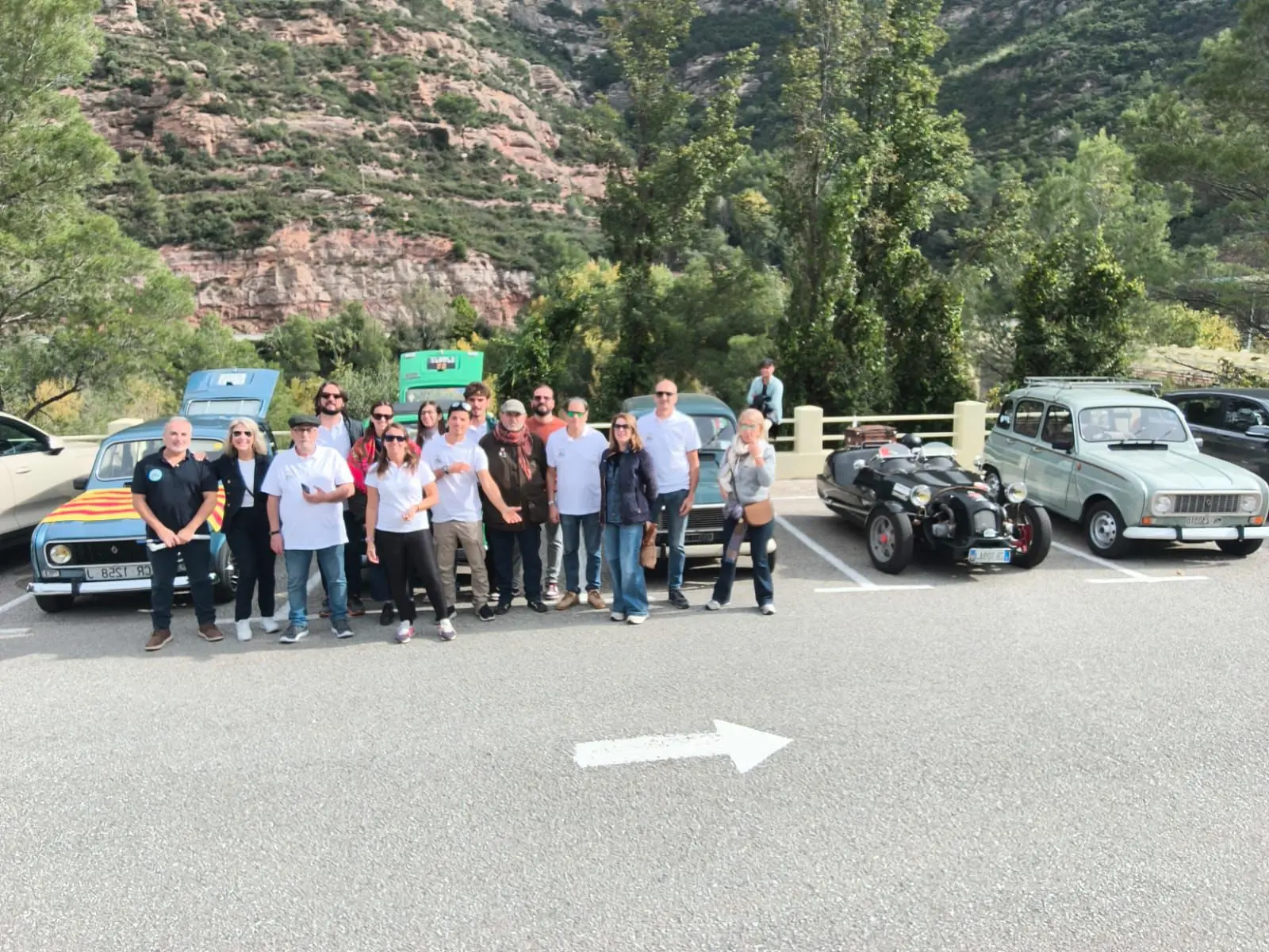 Il gemellaggio tra i club dedicati alle Renault 4 della Sardegna e della Catalogna (foto concessa da Ludovico Fara)