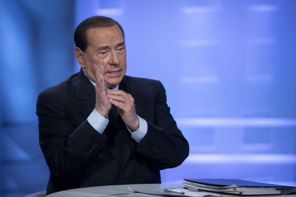 Berlusconi: &quot;I pensionati sardi mi hanno rubato il viagra&quot;. Poi l'aneddoto su Solinas