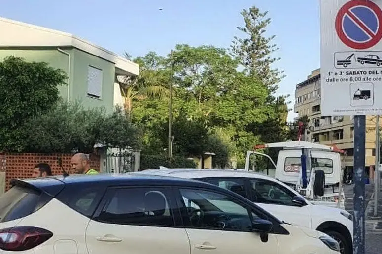Il carro attrezzi in azione (Foto E.Sanna)