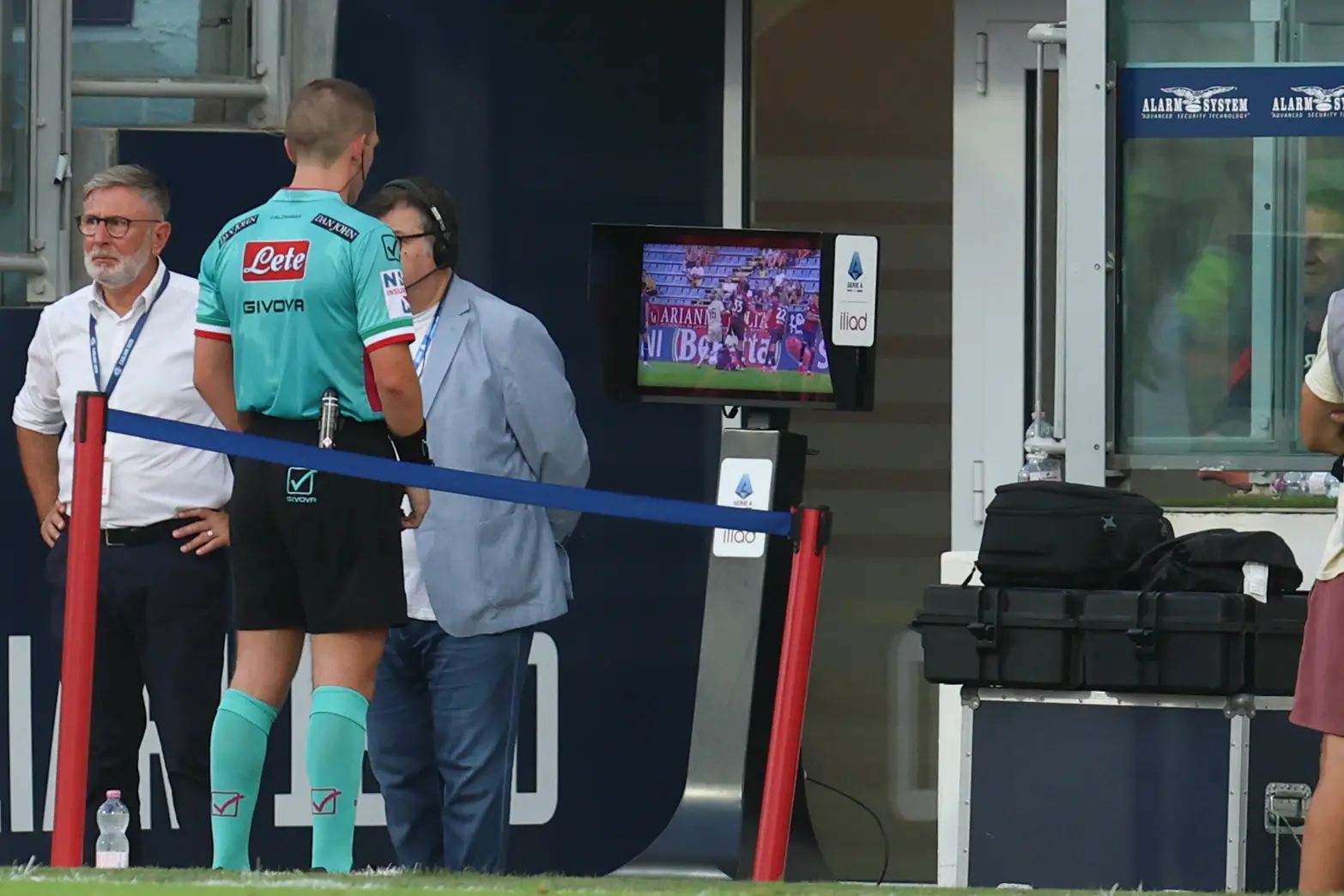 Arbitro al Var (foto Fabio Murru)