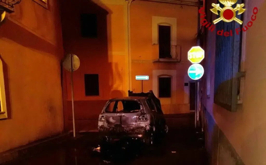 Fiamme nella notte ad Assemini, Quartu e Sinnai