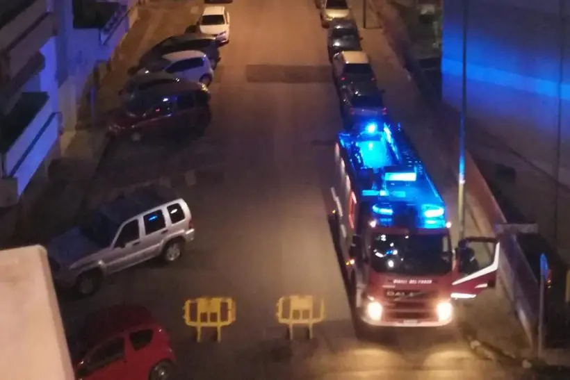 Vigili del fuoco in via Principessa Jolanda (foto Tellini)
