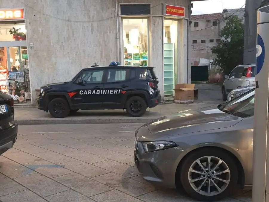 Olbia, i carabinieri sul posto (foto Busia)