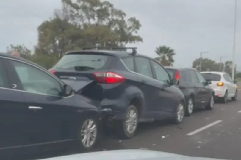 Cagliari, tamponamento a catena sul lungomare al Poetto: traffico in tilt
