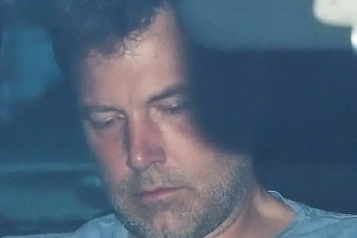 L'immagine di Ben Affleck al momento del trasferimento in clinica