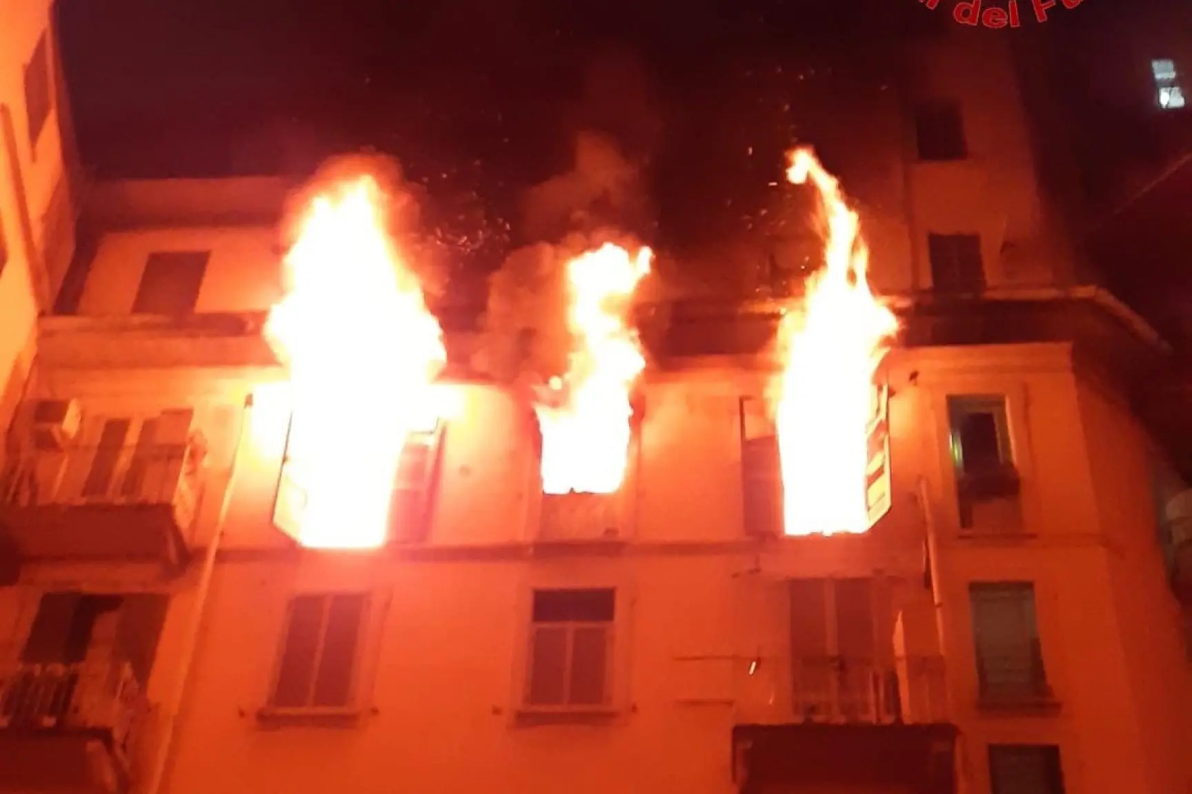 La casa in fiamme (Ansa)