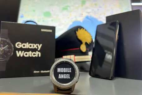Lo smartwatch "anti-violenza" (foto Ansa)