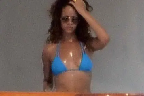 Rihanna in vacanza a Saint Tropez