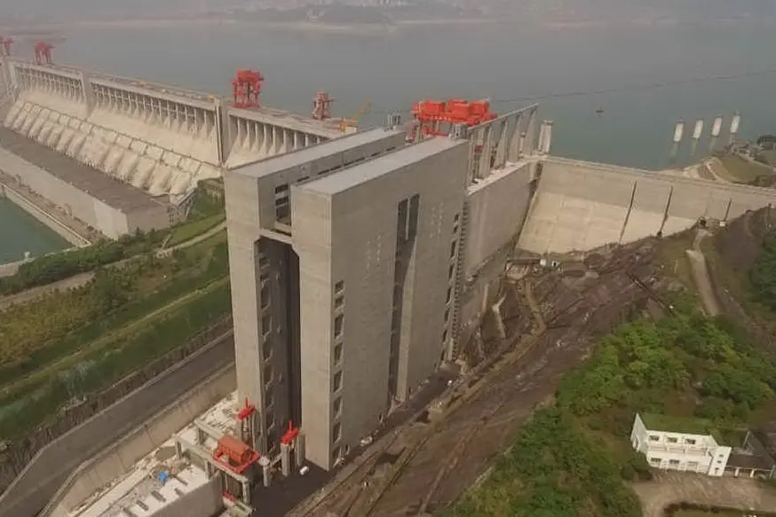 Al varo in Cina un gigantesco "ascensore per navi". È il più grande al mondo