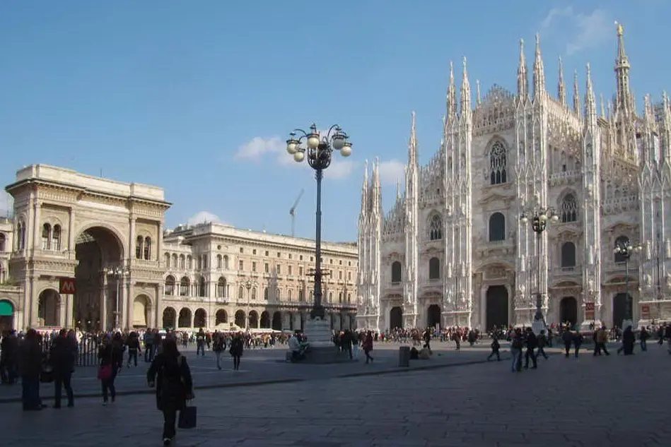 Il furto è avvenuto in piazza Duomo a Milano
