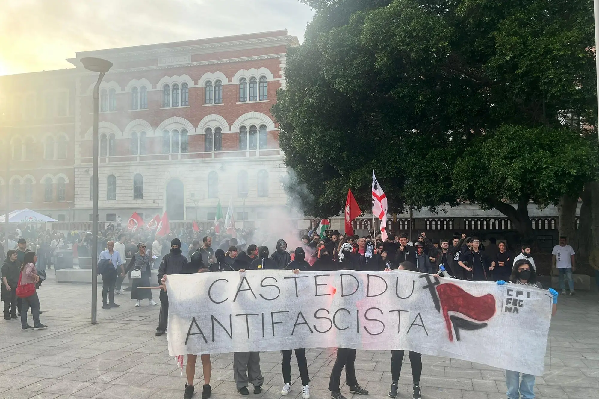 Cagliari, la manifestazione in piazza Garibaldi (foto Vercelli)