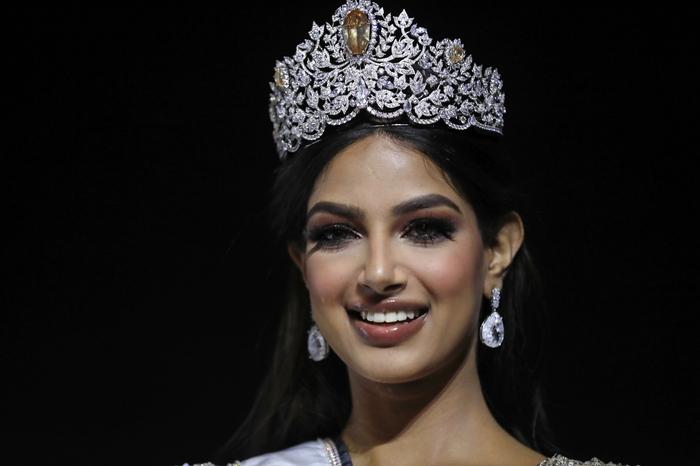 Svolta a Miss Universo: per la prima volta in 70 anni il concorso apre a mamme e donne sposate