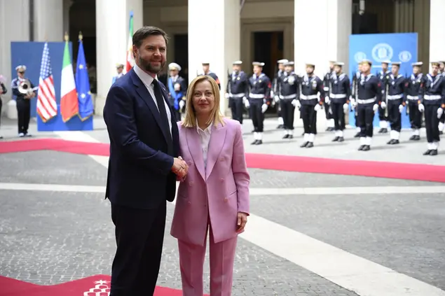 Meloni e JD Vance a Palazzo Chigi (Ansa)