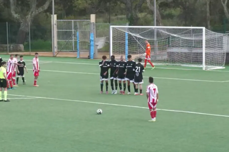 Una punizione del Bonorva nel match con l’Arzachena (foto Ilenia Giagnoni)