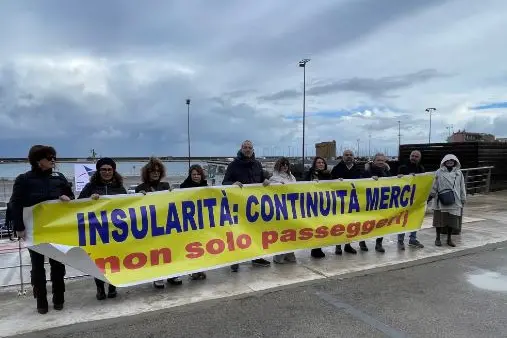 Il sit-in a Porto Torres (foto concessa)
