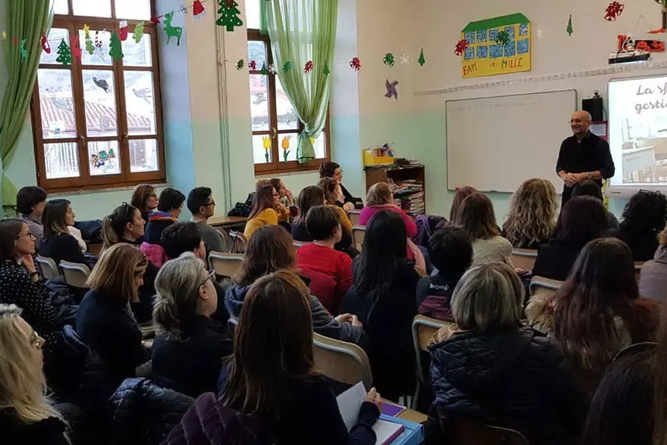 La conferenza educativa con Lorenzo Braina ieri a Gonnesa (foto Antonella Pani)