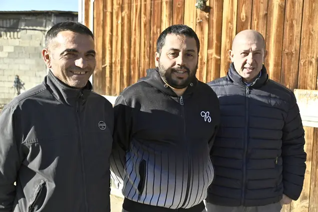 Da sinistra su segundu Beraldo Murru, al centro su componidori Alessandro Zucca, a dx su terzu Salvatore Casula (L'Unione Sarda)