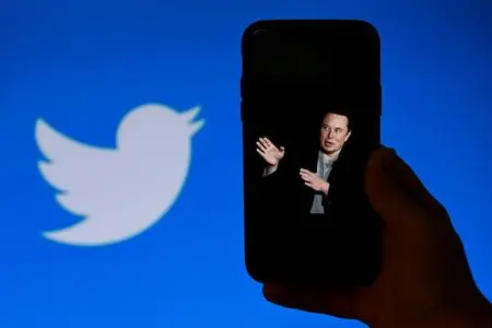 Elon Musk e Twitter (foto AFP via Ansa)