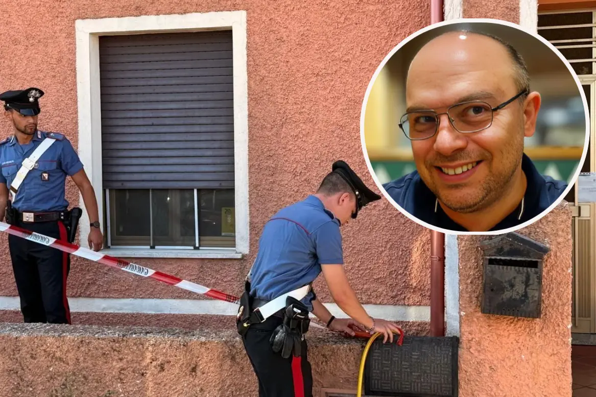 I carabinieri davanti alla sede dell'associazione dove è stato ucciso Marco Pusceddu