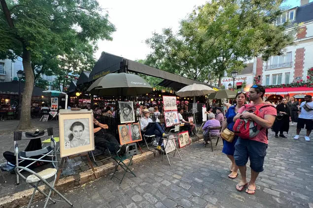 Cagliaritani e vacanze estive tra cultura, amici e nuove mete: Parigi (foto Melis)
